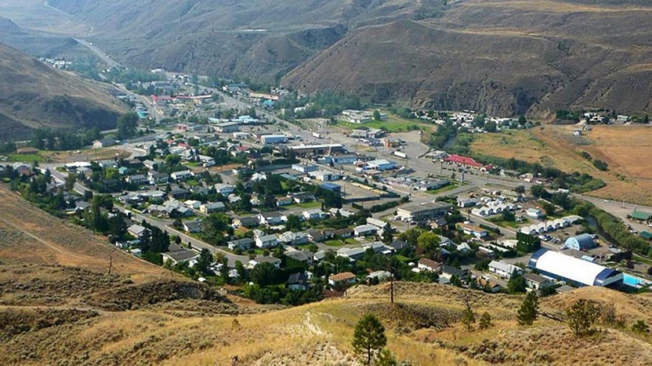 Oasis Hotel Cache Creek Eksteriør billede